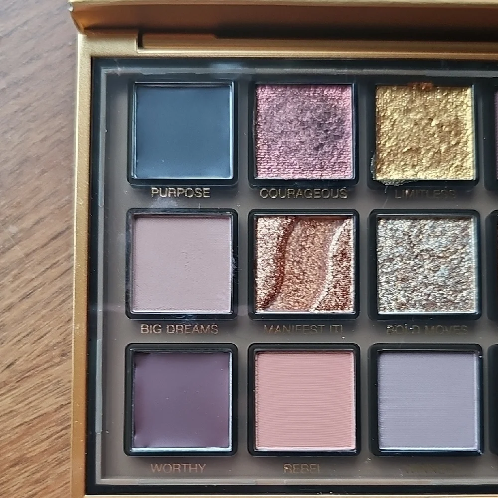 NIB HUDA BEAUTY EM(POWER)ED Eyeshadow Palette - Gold & Browns